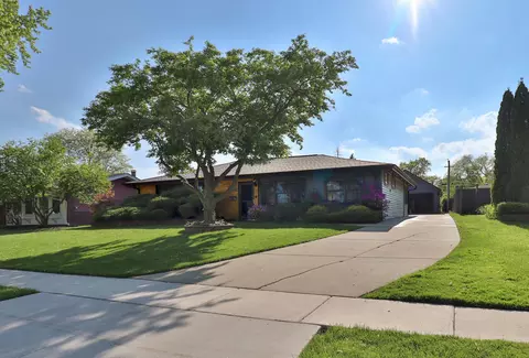 140 Princeton St, Hoffman Estates, IL 60169