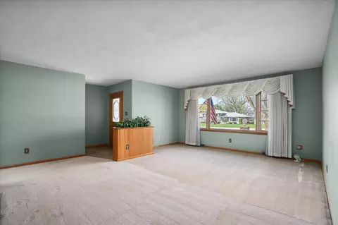 Living - 745 Konen Ave, Aurora, IL 60505 photo 2 of 7