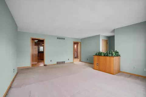 Living - 745 Konen Ave, Aurora, IL 60505 photo 5 of 7