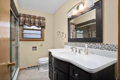 Bath - 745 Konen Ave, Aurora, IL 60505 photo 1 of 4