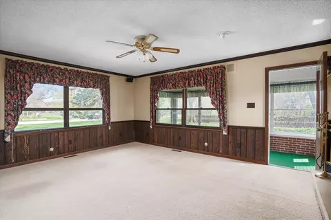 Living - 745 Konen Ave, Aurora, IL 60505 photo 6 of 7