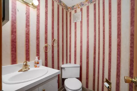 Bath - 745 Konen Ave, Aurora, IL 60505 photo 3 of 4