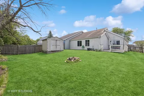 Exterior - 1247 Trinity Dr, Carol Stream, IL 60188 photo 4 of 5