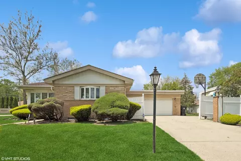 10720 Wakefield St, Westchester, IL 60154