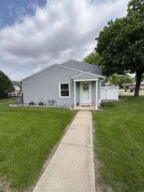 1521 E Stonehenge Dr #1521, Sycamore, IL 60178