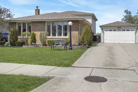 9000 Westwood Dr, Orland Hills, IL 60487