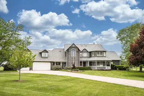 56 Huntsman Ln, Plano, IL 60545