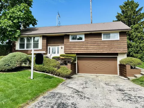 1799 W Goldengate Ct, Addison, IL 60101