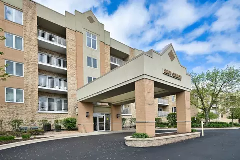 2260 S Grace St #405, Lombard, IL 60148