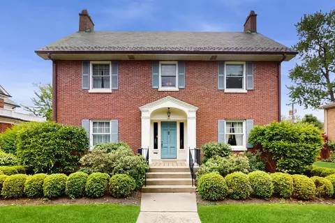 915 Columbian Ave, Oak Park, IL 60302