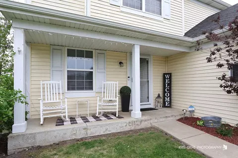 86 E Old Mill Trl, Antioch, IL 60002 photo 2