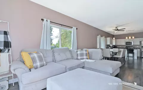 86 E Old Mill Trl, Antioch, IL 60002 photo 3