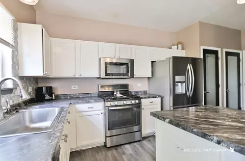86 E Old Mill Trl, Antioch, IL 60002 photo 6
