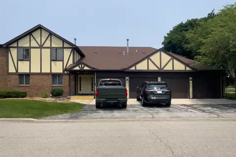 201 Carol Ct #D1, Pontiac, IL 61764