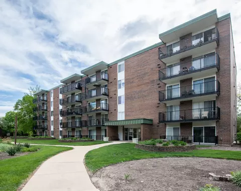 5 S040 Pebblewood Ln #W503, Naperville, IL 60563