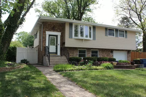 13240 W Playfield Dr, Crestwood, IL 60418