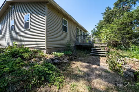 5567 N Mill Creek Rd, Scales Mound, IL 61075