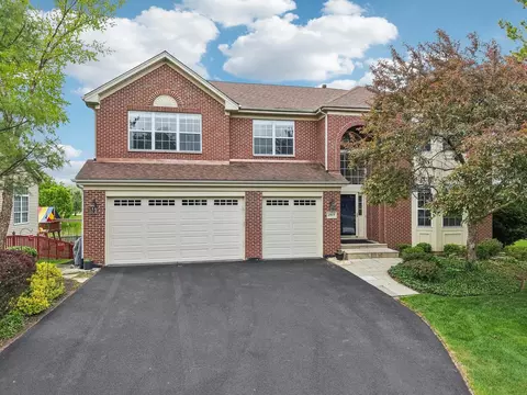 2913 Glenarye Dr, Lindenhurst, IL 60046