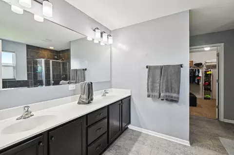 Bath - 3077 Wickenden Ave, Elgin, IL 60124 photo 2 of 4