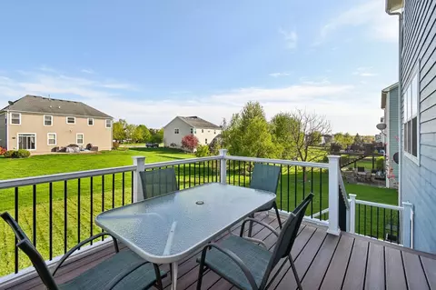 Exterior - 3077 Wickenden Ave, Elgin, IL 60124 photo 2 of 6