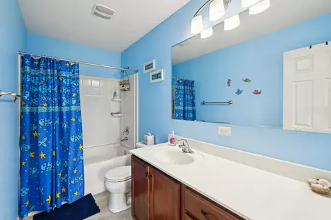 Bath - 3077 Wickenden Ave, Elgin, IL 60124 photo 4 of 4