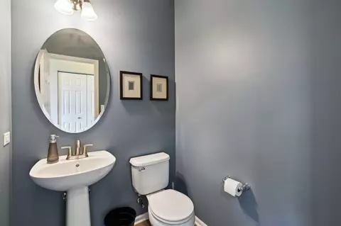 Bath - 3077 Wickenden Ave, Elgin, IL 60124 photo 1 of 4