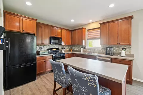 Kitchen - 3077 Wickenden Ave, Elgin, IL 60124 photo 2 of 4