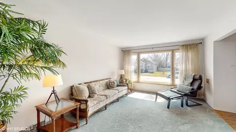 Living - 3434 Monroe St, Lansing, IL 60438 photo 2 of 3