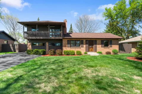16 W340 94th Pl, Burr Ridge, IL 60527 photo 2