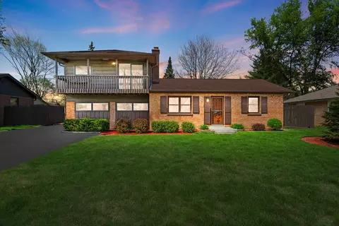 16 W340 94th Pl, Burr Ridge, IL 60527 photo 1