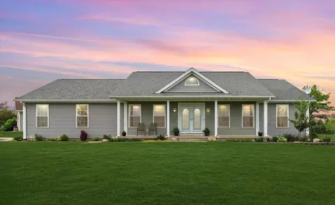 102 N Pointe Dr, Gifford, IL 61847