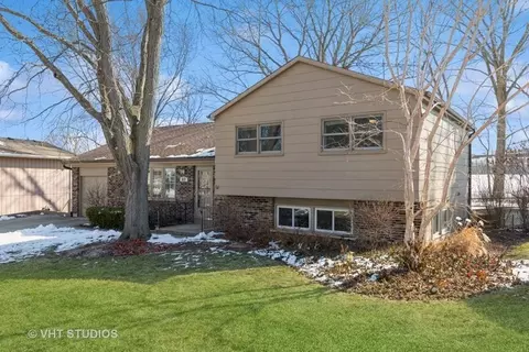 501 Silbury Ct, Mchenry, IL 60050