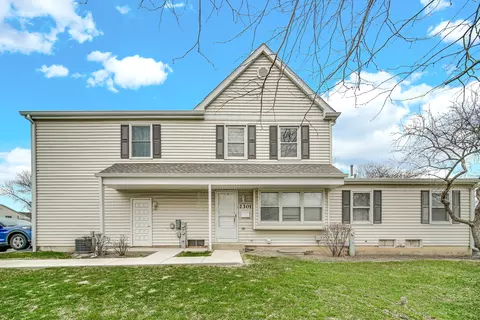2301 Knollwood Cir, Schaumburg, IL 60194