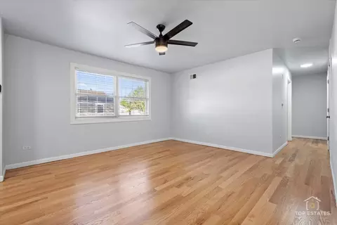 Living - 642 Gray Ct #0, Wheeling, IL 60090 photo 2 of 4