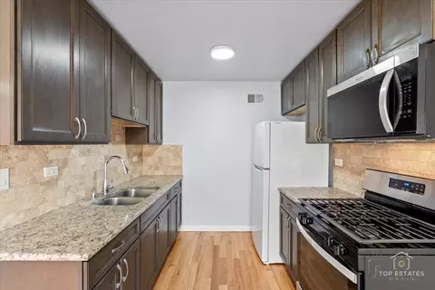 Kitchen - 642 Gray Ct #0, Wheeling, IL 60090 photo 2 of 5