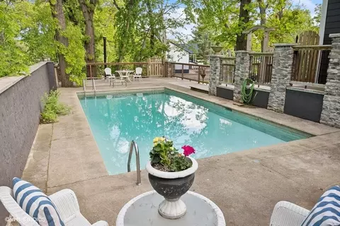 Exterior - 1124 Blackhawk Ave, Mchenry, IL 60051 photo 11 of 20