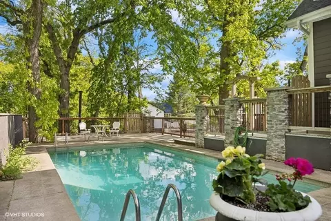 Exterior - 1124 Blackhawk Ave, Mchenry, IL 60051 photo 9 of 20