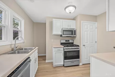 Kitchen - 436 S Mckinley Ave, Kankakee, IL 60901 photo 2 of 2