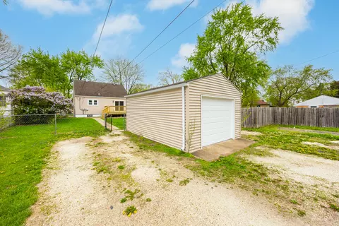 Exterior - 436 S Mckinley Ave, Kankakee, IL 60901 photo 9 of 10