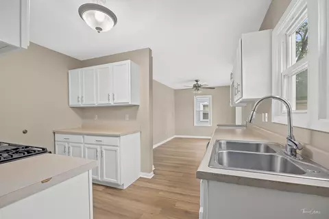 Entry Way - 436 S Mckinley Ave, Kankakee, IL 60901 photo 1 of 3