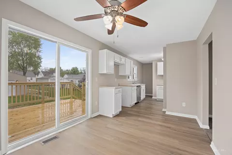 Entry Way - 436 S Mckinley Ave, Kankakee, IL 60901 photo 2 of 3