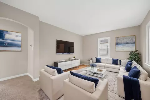 Living - 436 S Mckinley Ave, Kankakee, IL 60901 photo 3 of 4