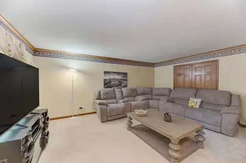 2210 Periwinkle Ln, Algonquin, IL 60102 photo 8