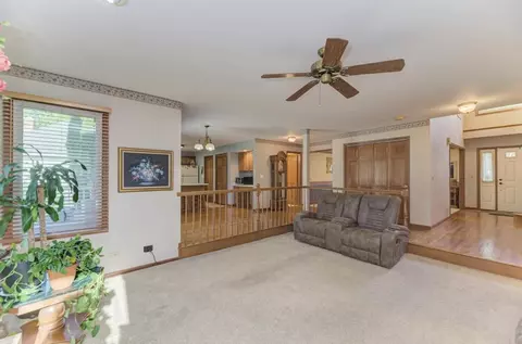 2210 Periwinkle Ln, Algonquin, IL 60102 photo 12
