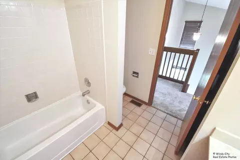 Bath - 319 E Theodore Ln, Itasca, IL 60143 photo 4 of 5