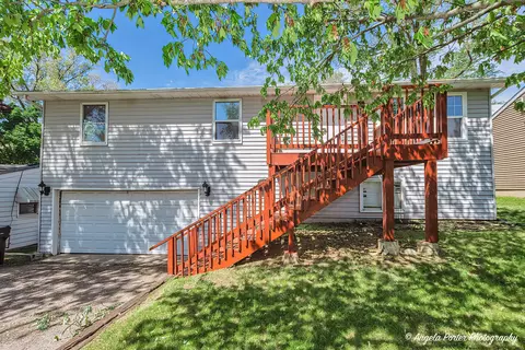 5305 N Highland Dr, Mchenry, IL 60050
