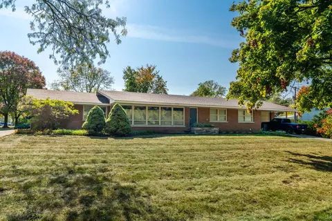 4610 Main St, Lisle, IL 60532