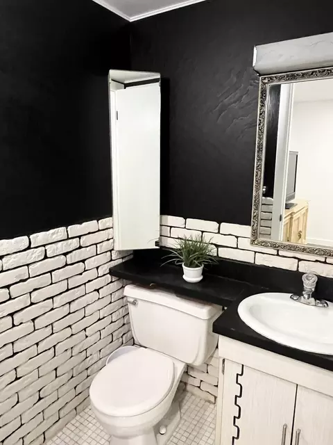 Bath - Undisclosed, Mount Prospect, IL 60056 photo 1 of 1