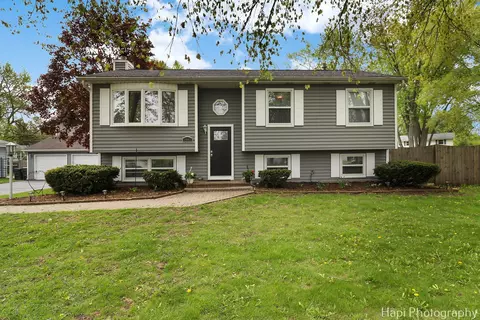 1903 Fairfield Rd, Lindenhurst, IL 60046