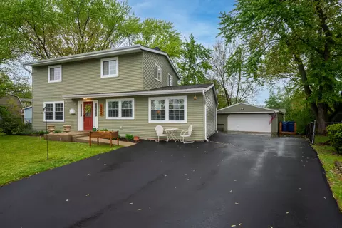 18450 W Streamwood Ct, Gurnee, IL 60031